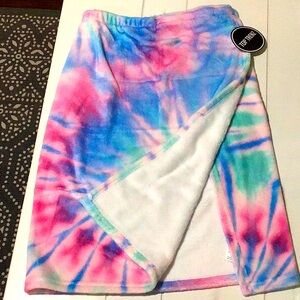 Fuzzy Spa Wrap by Top Trenz